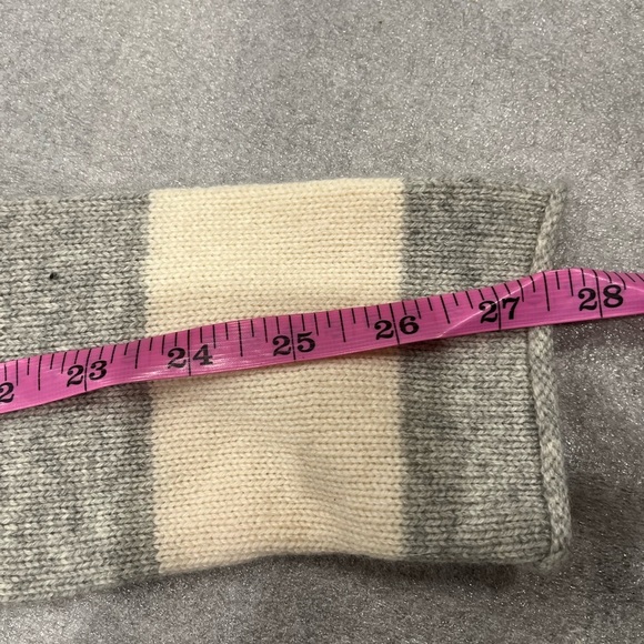 [M]Abercrombie&Fitch WMN Striped Gray and Cream Wool Cashmere Sweater Deep V - Picture 7 of 7